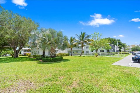 Condo in Deerfield Beach, Florida, 1 bedroom  № 1761712 - photo 21