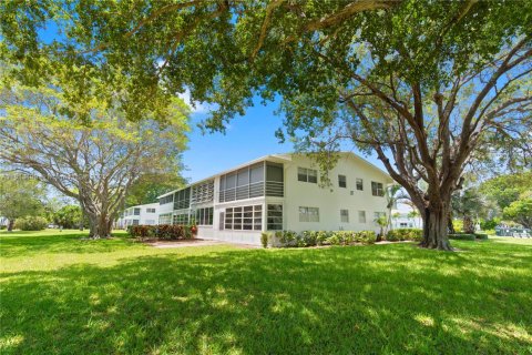 Condo in Deerfield Beach, Florida, 1 bedroom  № 1761712 - photo 2