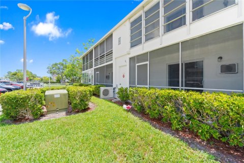 Condo in Deerfield Beach, Florida, 1 bedroom  № 1761712 - photo 19