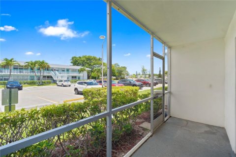 Condo in Deerfield Beach, Florida, 1 bedroom  № 1761712 - photo 18
