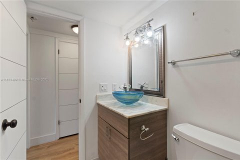 Condo in Deerfield Beach, Florida, 1 bedroom  № 1761712 - photo 15