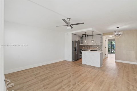 Condo in Deerfield Beach, Florida, 1 bedroom  № 1761712 - photo 10