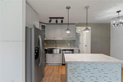 Condo in Deerfield Beach, Florida, 1 bedroom  № 1761712 - photo 6