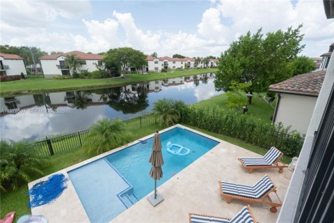 Villa ou maison à Pembroke Pines, Floride 4 chambres, 236.06 m2 № 2055294