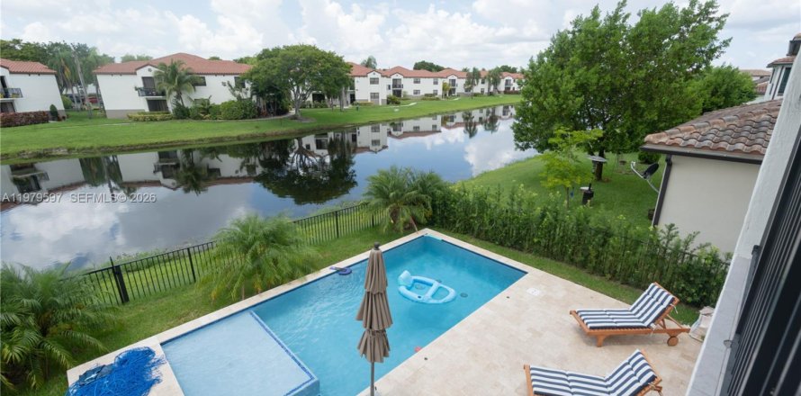 Villa ou maison à Pembroke Pines, Floride 4 chambres, 236.06 m2 № 2055294