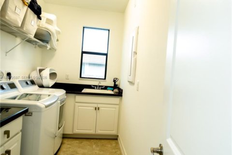 Villa ou maison à louer à Pembroke Pines, Floride: 4 chambres, 236.06 m2 № 2055294 - photo 15