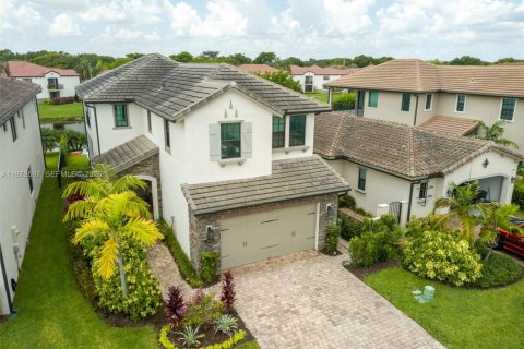 Villa ou maison à louer à Pembroke Pines, Floride: 4 chambres, 236.06 m2 № 2055294 - photo 4