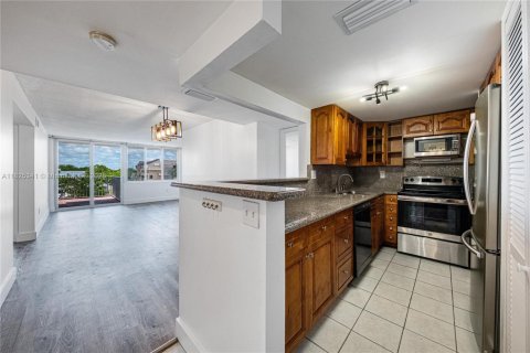 Condo in Miami, Florida, 3 bedrooms  № 1792631 - photo 9