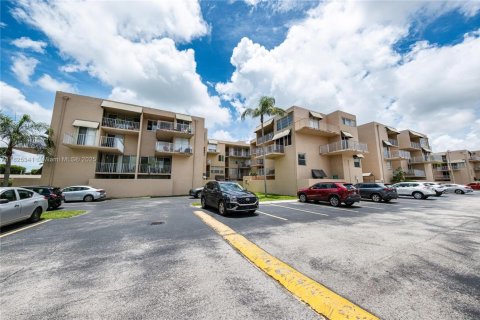 Condo in Miami, Florida, 3 bedrooms  № 1792631 - photo 30