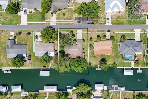 House in Crystal River, Florida 3 bedrooms, 190.26 sq.m. № 1803843 - photo 19