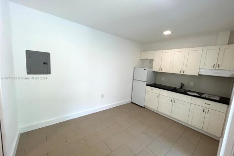 Commercial property in Miami, Florida 150.5 sq.m. № 2035529 - photo 20