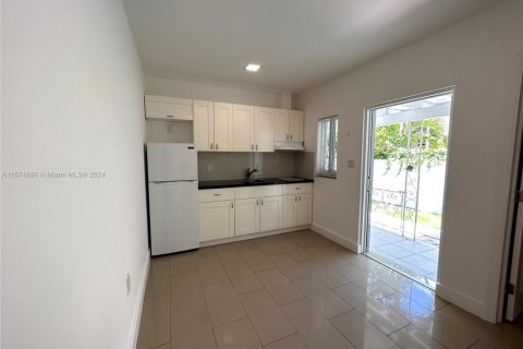 Commercial property in Miami, Florida 150.5 sq.m. № 2035529 - photo 19