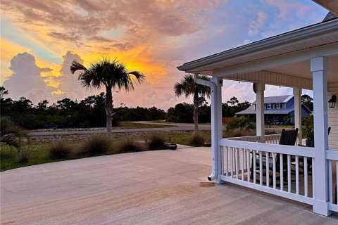 House in Eastpoint, Florida 2 bedrooms, 120.96 sq.m. № 2109900 - photo 30