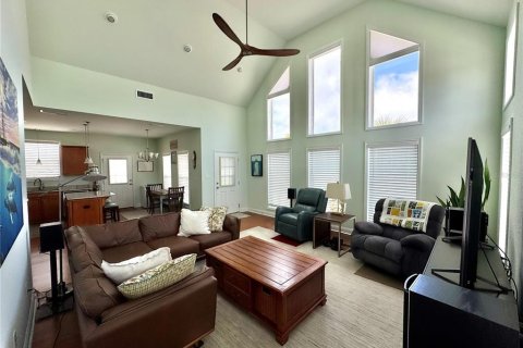 House in Eastpoint, Florida 2 bedrooms, 120.96 sq.m. № 2109900 - photo 11