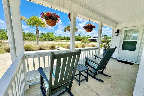 House in Eastpoint, Florida 2 bedrooms, 120.96 sq.m. № 2109900 - photo 5