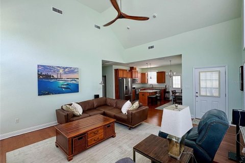 House in Eastpoint, Florida 2 bedrooms, 120.96 sq.m. № 2109900 - photo 12