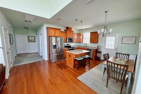 House in Eastpoint, Florida 2 bedrooms, 120.96 sq.m. № 2109900 - photo 14