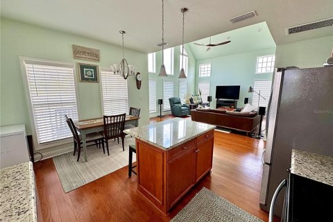 House in Eastpoint, Florida 2 bedrooms, 120.96 sq.m. № 2109900 - photo 17