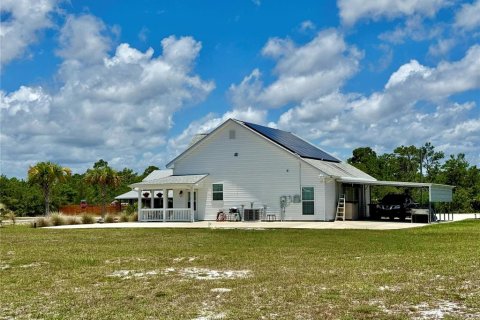 House in Eastpoint, Florida 2 bedrooms, 120.96 sq.m. № 2109900 - photo 7