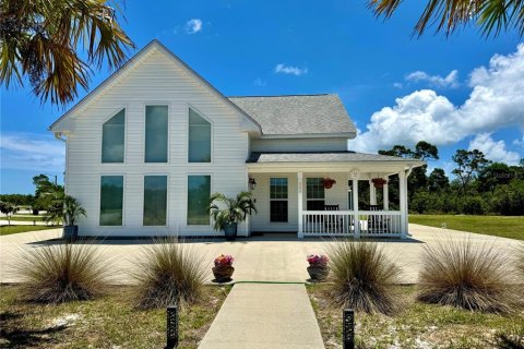 House in Eastpoint, Florida 2 bedrooms, 120.96 sq.m. № 2109900