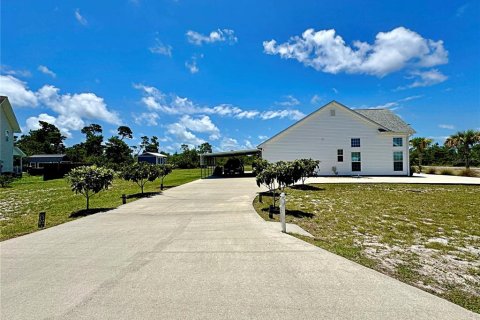 House in Eastpoint, Florida 2 bedrooms, 120.96 sq.m. № 2109900 - photo 9