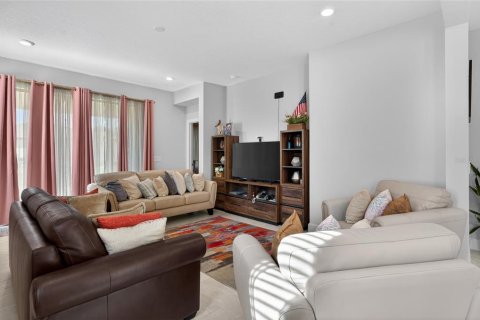 House in Kissimmee, Florida 3 bedrooms, 160.07 sq.m. № 2213021 - photo 16