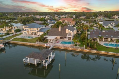 House in New Smyrna Beach, Florida 6 bedrooms, 448.44 sq.m. № 1805036 - photo 2