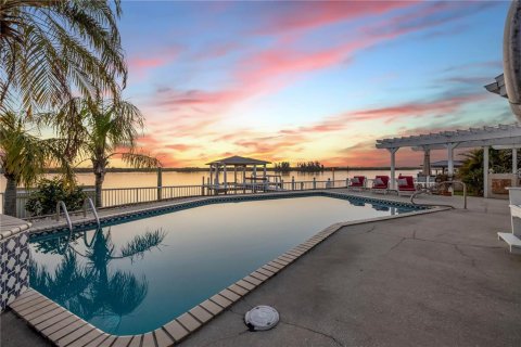 House in New Smyrna Beach, Florida 6 bedrooms, 448.44 sq.m. № 1805036 - photo 5