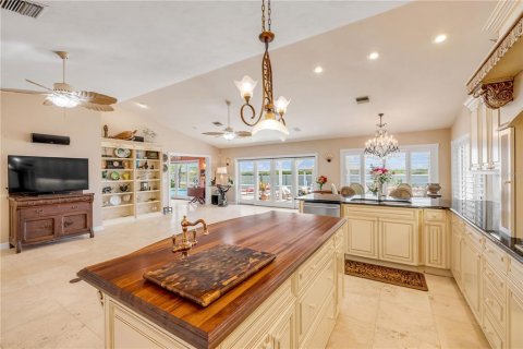 House in New Smyrna Beach, Florida 6 bedrooms, 448.44 sq.m. № 1805036 - photo 16