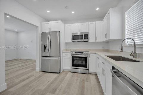 Casa en venta en North Miami Beach, Florida, 4 dormitorios, 120.77 m2 № 2377262 - foto 4