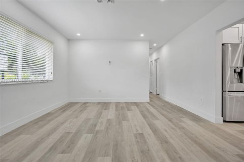 Casa en venta en North Miami Beach, Florida, 4 dormitorios, 120.77 m2 № 2377262 - foto 10