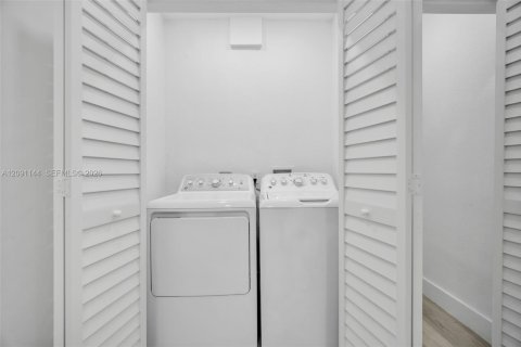 Casa en venta en North Miami Beach, Florida, 4 dormitorios, 120.77 m2 № 2377262 - foto 24