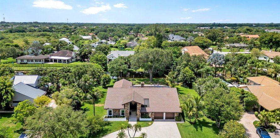 Villa ou maison à Davie, Floride 4 chambres, 274.62 m2 № 1743805