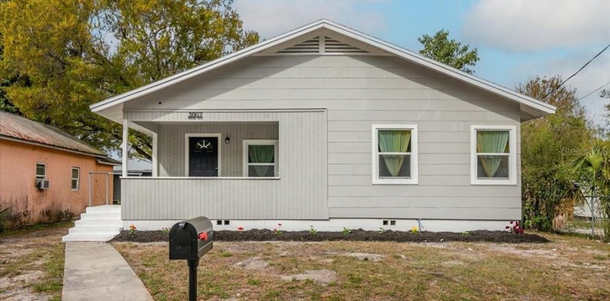 House in Sarasota, Florida 3 bedrooms, 111.48 sq.m. № 1300349