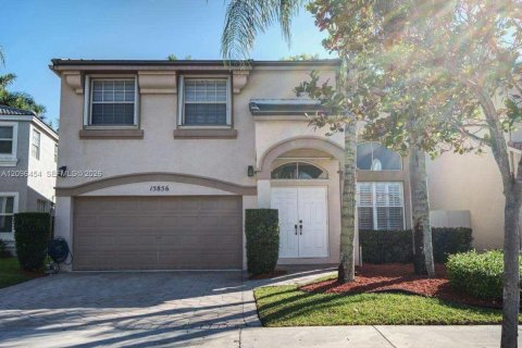 Casa en venta en Pembroke Pines, Florida, 3 dormitorios, 193.89 m2 № 2388469 - foto 16