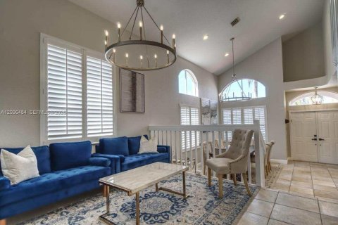 Casa en venta en Pembroke Pines, Florida, 3 dormitorios, 193.89 m2 № 2388469 - foto 5