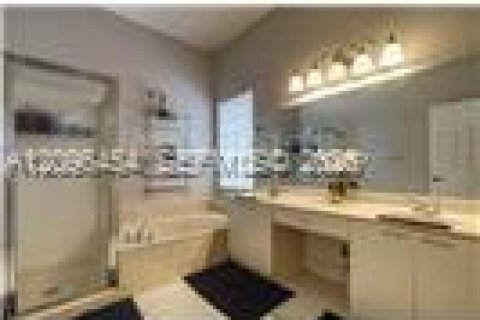 Casa en venta en Pembroke Pines, Florida, 3 dormitorios, 193.89 m2 № 2388469 - foto 10