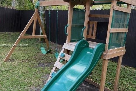 Casa en venta en Pembroke Pines, Florida, 3 dormitorios, 193.89 m2 № 2388469 - foto 3