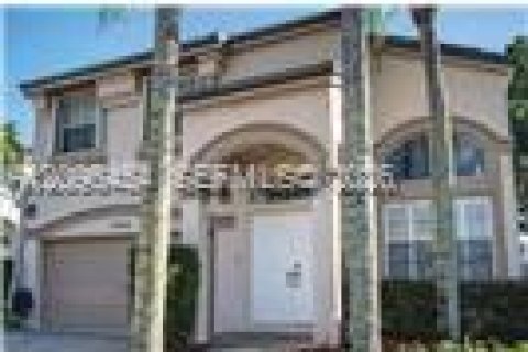 Casa en Pembroke Pines, Florida 3 dormitorios, 193.89 m2 № 2388469