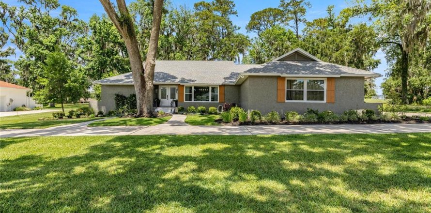House in Ocala, Florida 3 bedrooms, 195.75 sq.m. № 1689946