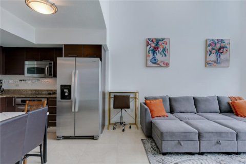 Condominio en alquiler en Miami, Florida, 2 dormitorios, 140.28 m2 № 2060057 - foto 5