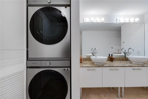 Condominio en alquiler en Miami, Florida, 2 dormitorios, 140.28 m2 № 2060057 - foto 21