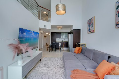 Condominio en alquiler en Miami, Florida, 2 dormitorios, 140.28 m2 № 2060057 - foto 3