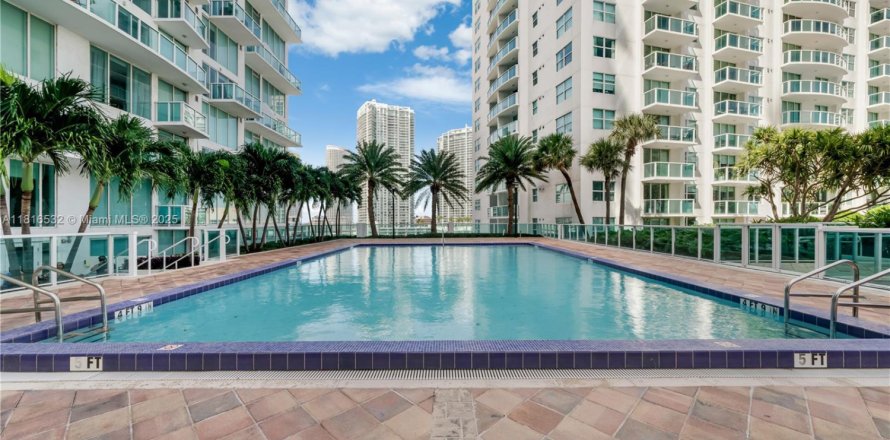 Condominio en Miami, Florida, 2 dormitorios  № 2060057