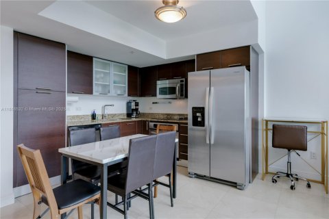 Condominio en alquiler en Miami, Florida, 2 dormitorios, 140.28 m2 № 2060057 - foto 7