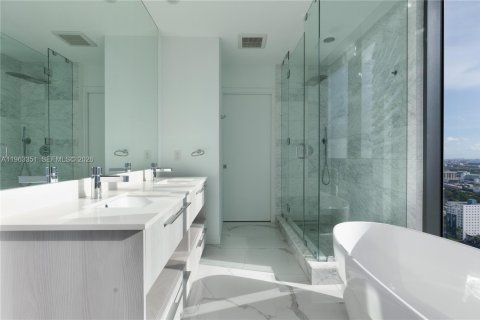 Снять в аренду кондоминиум в Майами, Флорида 3 спальни, 153.2м2, № 2026977 - фото 13