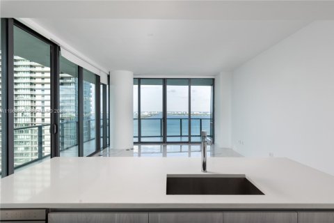 Снять в аренду кондоминиум в Майами, Флорида 3 спальни, 153.2м2, № 2026977 - фото 16