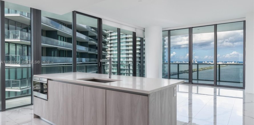 Кондоминиум с 3 спальнями в Майами, Флорида № 2026977