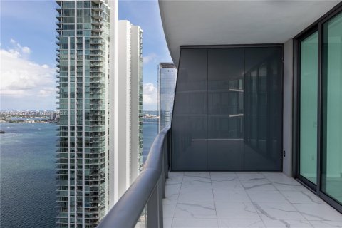 Снять в аренду кондоминиум в Майами, Флорида 3 спальни, 153.2м2, № 2026977 - фото 18