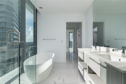 Снять в аренду кондоминиум в Майами, Флорида 3 спальни, 153.2м2, № 2026977 - фото 14